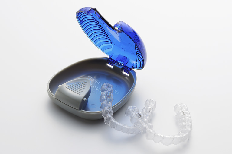 マウスピース型カスタムメイド矯正歯科装置(インビザライン Invisalign)
